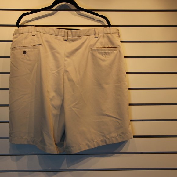 Khaki shorts - Picture 3 of 4